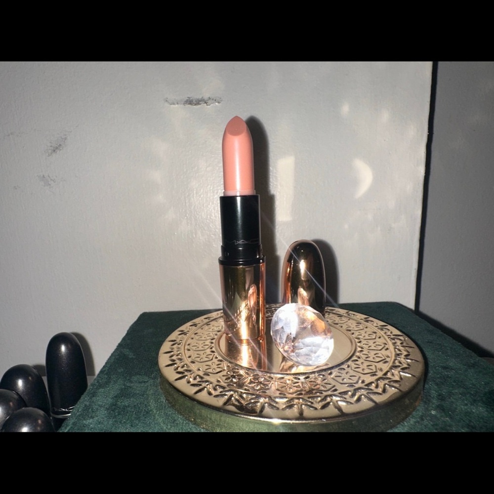 MAC Dahhlinggg! Cremesheen Lipstick